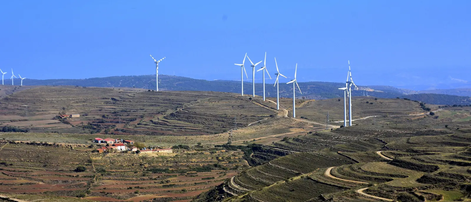 Aerogeneradores sobre las sierras de Teruel